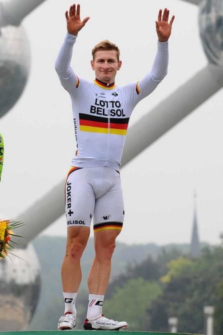 Andre Greipel (Lotto-Belisol) waves to the crowd