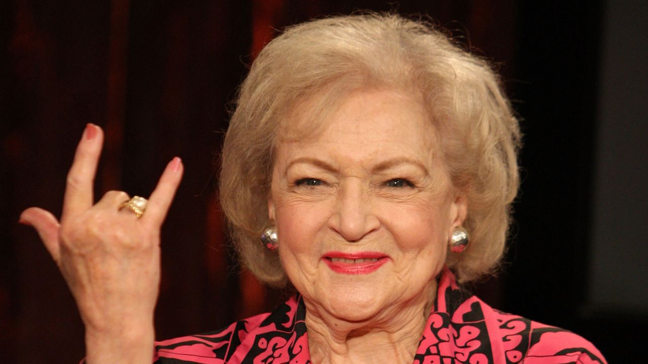 Actress Betty White visits Fuse&#039;s &quot;No. 1 Countdown&quot; at fuse Studios on June 11, 2009 in New York City. 