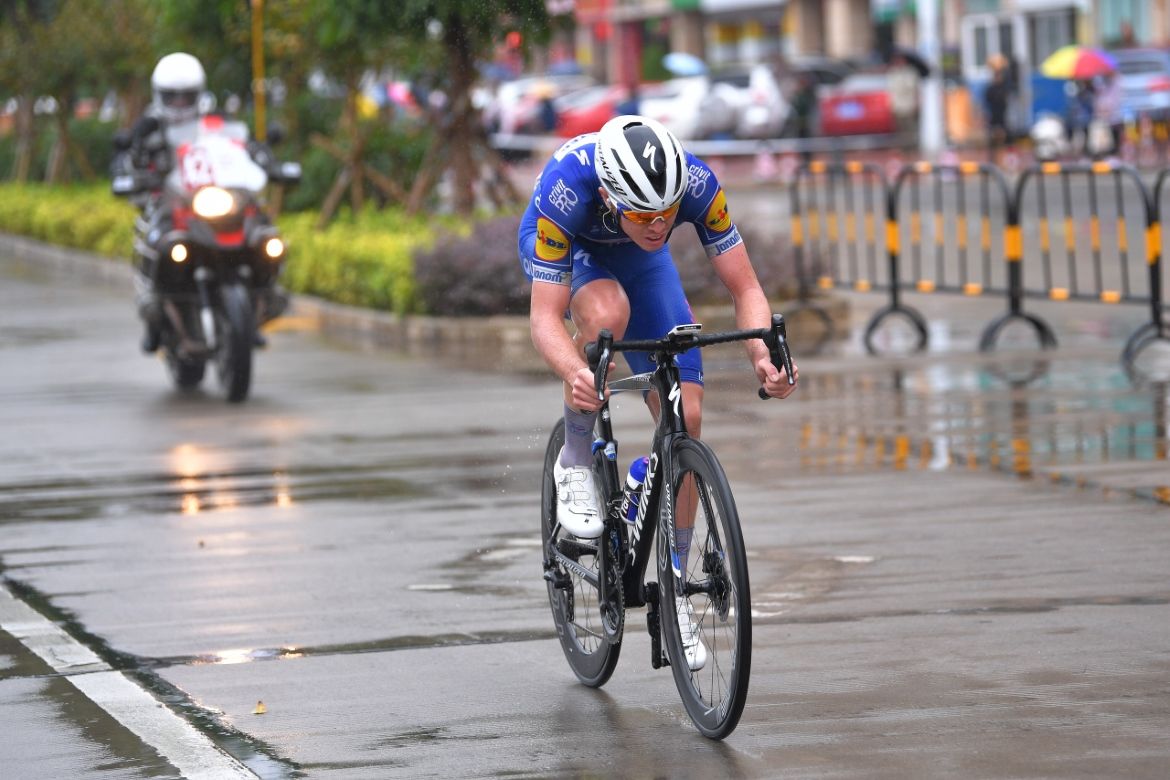 Remi Cavagna (Quick Step Floors) goes solo