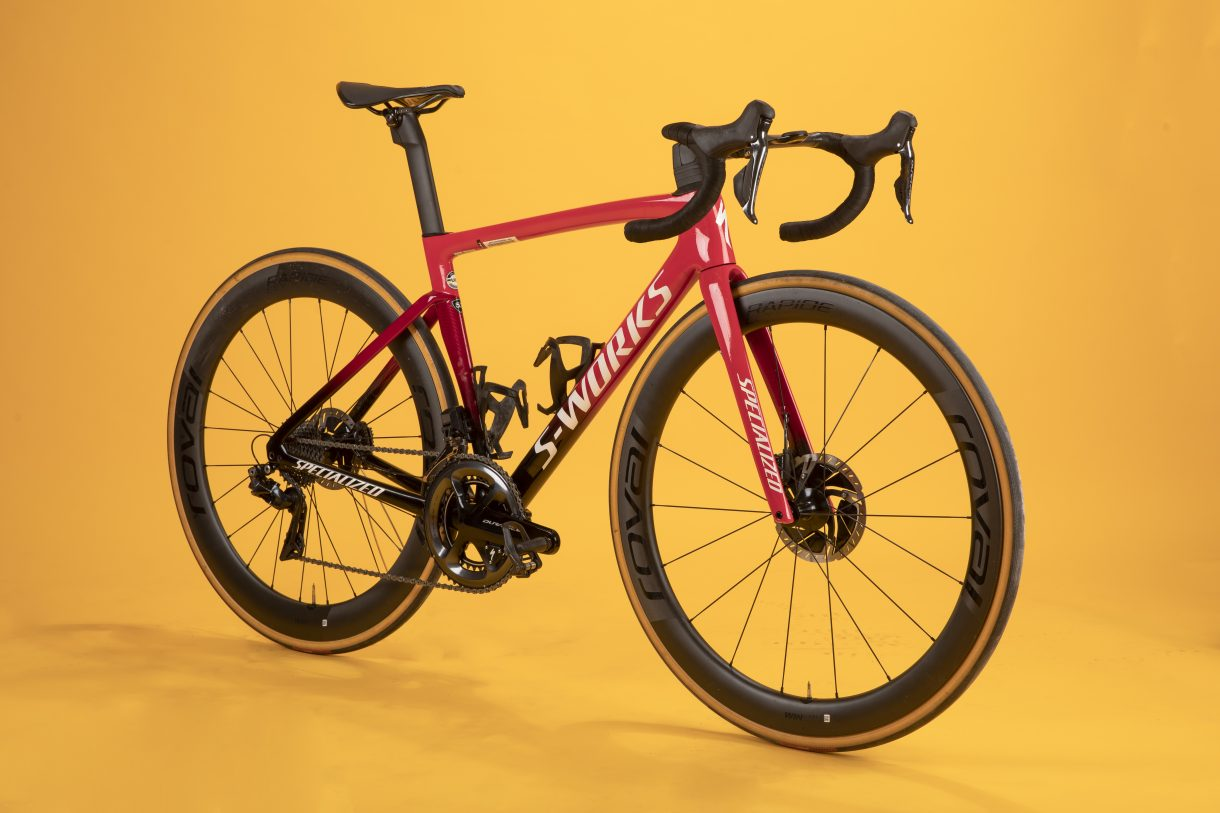 Image shows the Specialized Tarmac SL7 which is one of the best aero bikes
