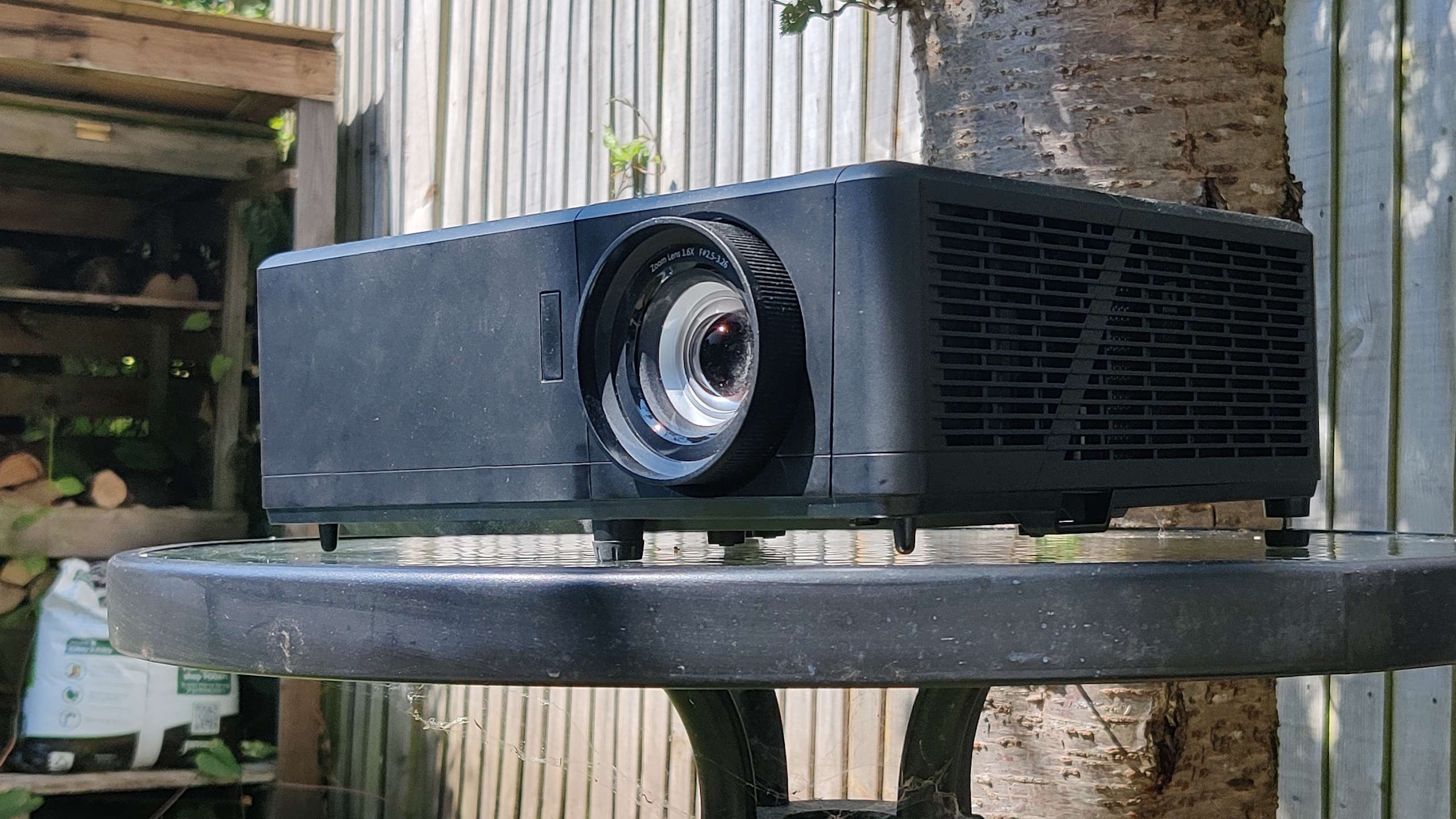 Optoma UHZ55 projector review 