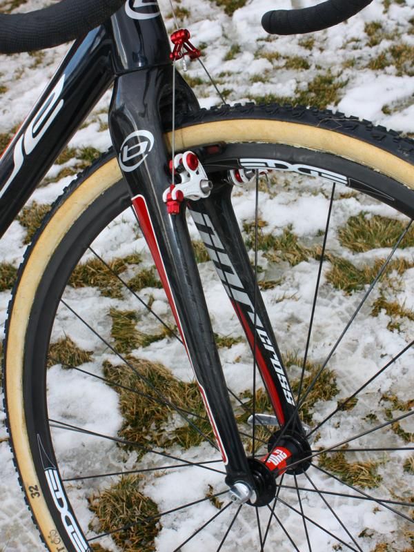 The tapered carbon fork features an enormous crown and stout blades for chatter-free braking.