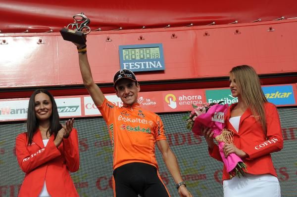 Igor Anton (Euskaltel-Euskadi) accepts the applause on the podium.