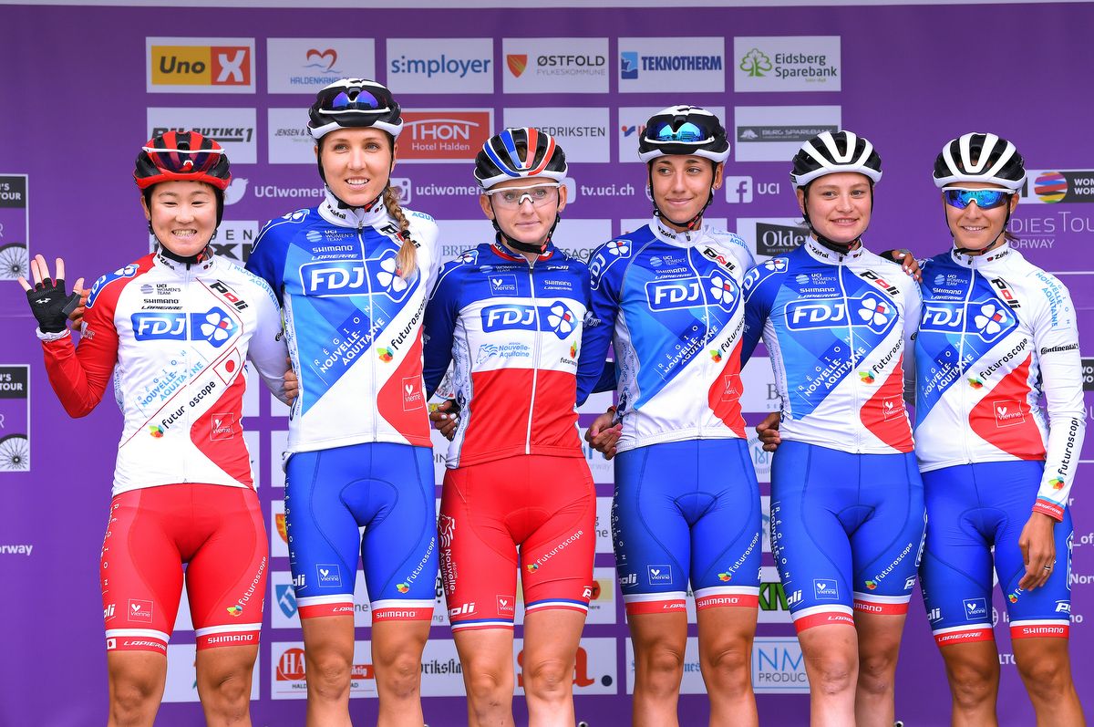 Australian Shara Gillow with her FDJ Nouvelle Aquitaine Futuroscope teammates