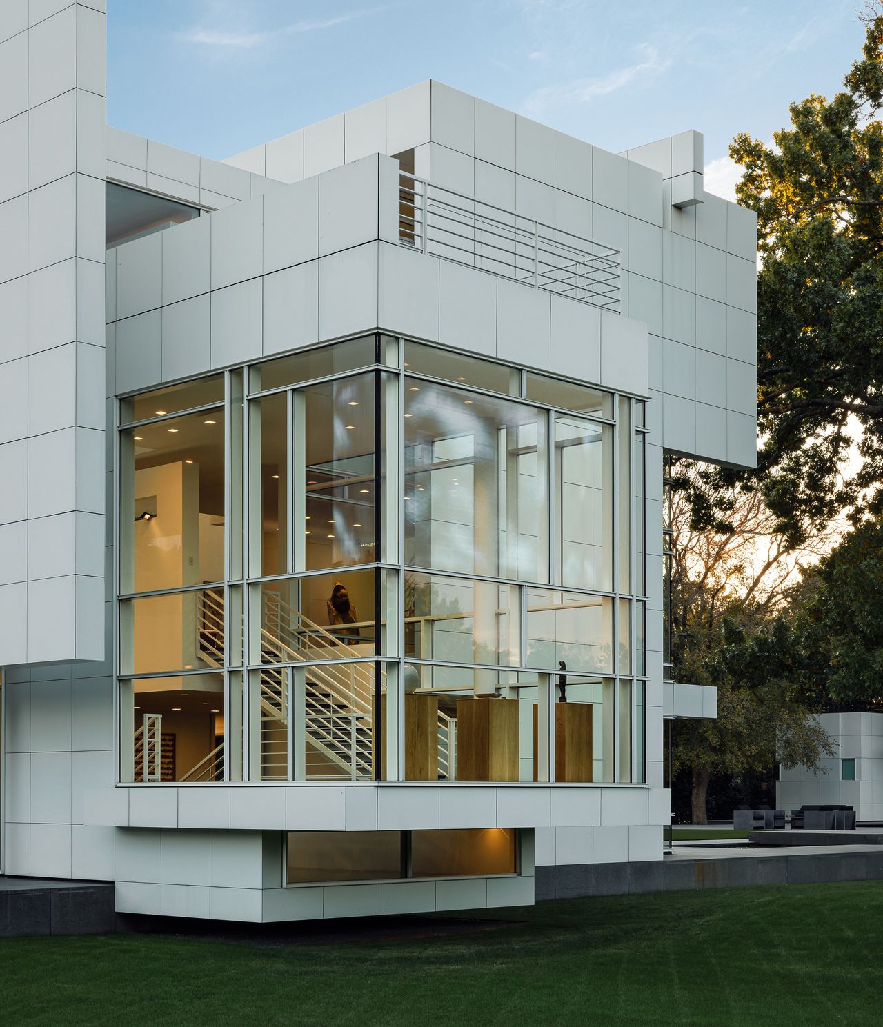 Views of the Rachofsky House in the landscape