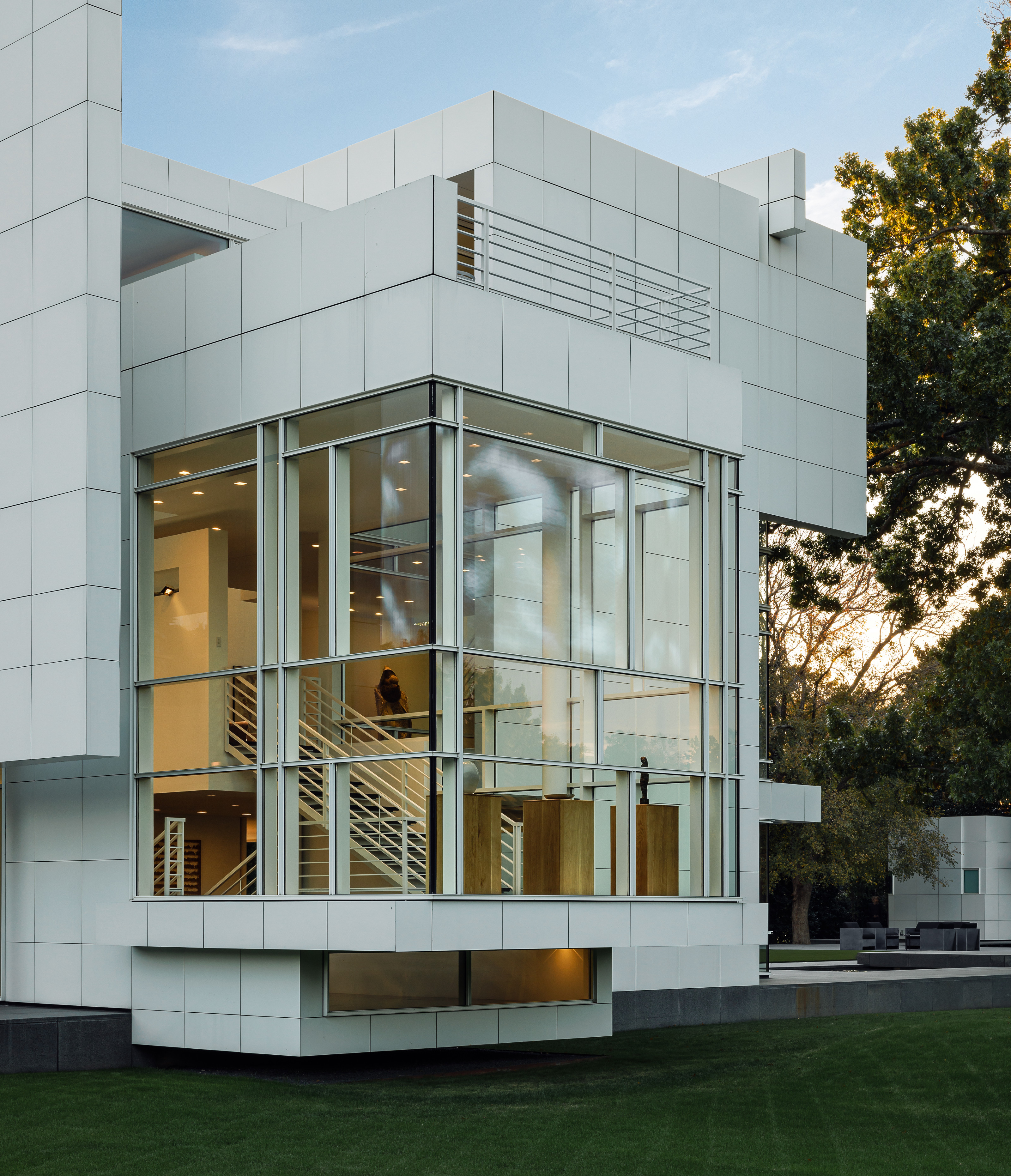 Views of the Rachofsky House in the landscape