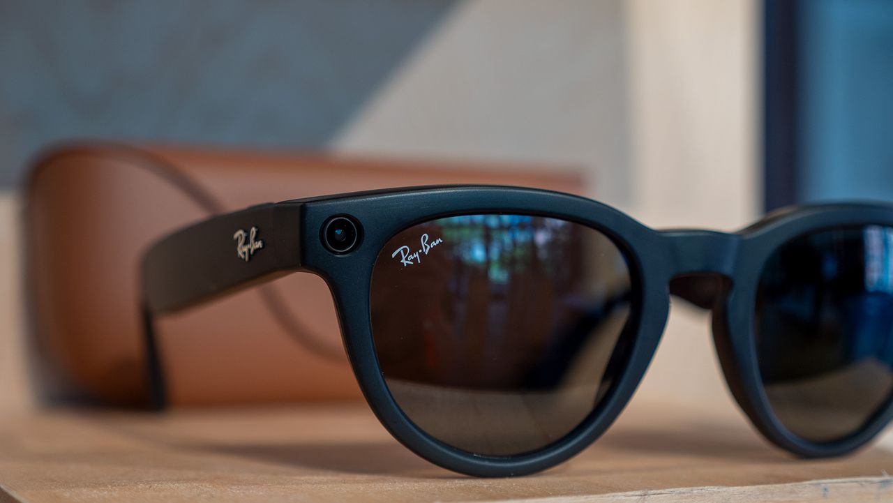 The status LED on Ray-Ban Meta smart glasses