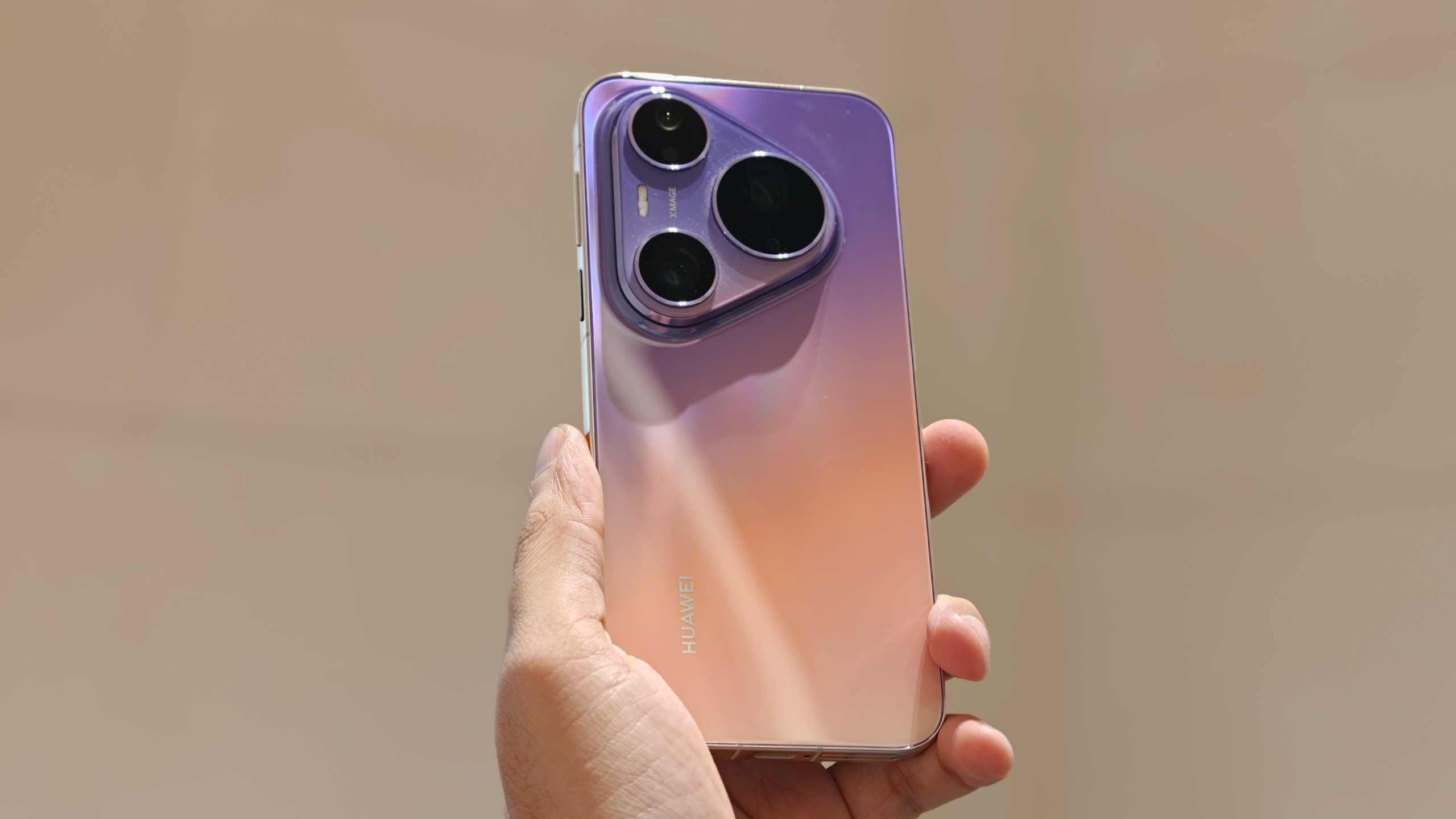 Hands on with the Huawei Pura 90 Pro Max