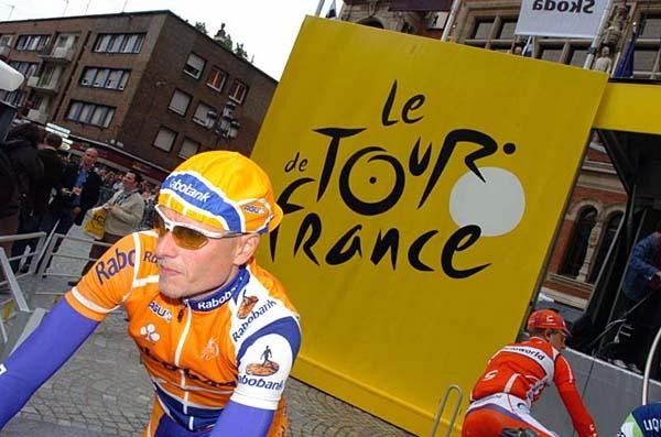 Michael Rasmussen (Rabobank) at the sign in, still waiting for the mountains.