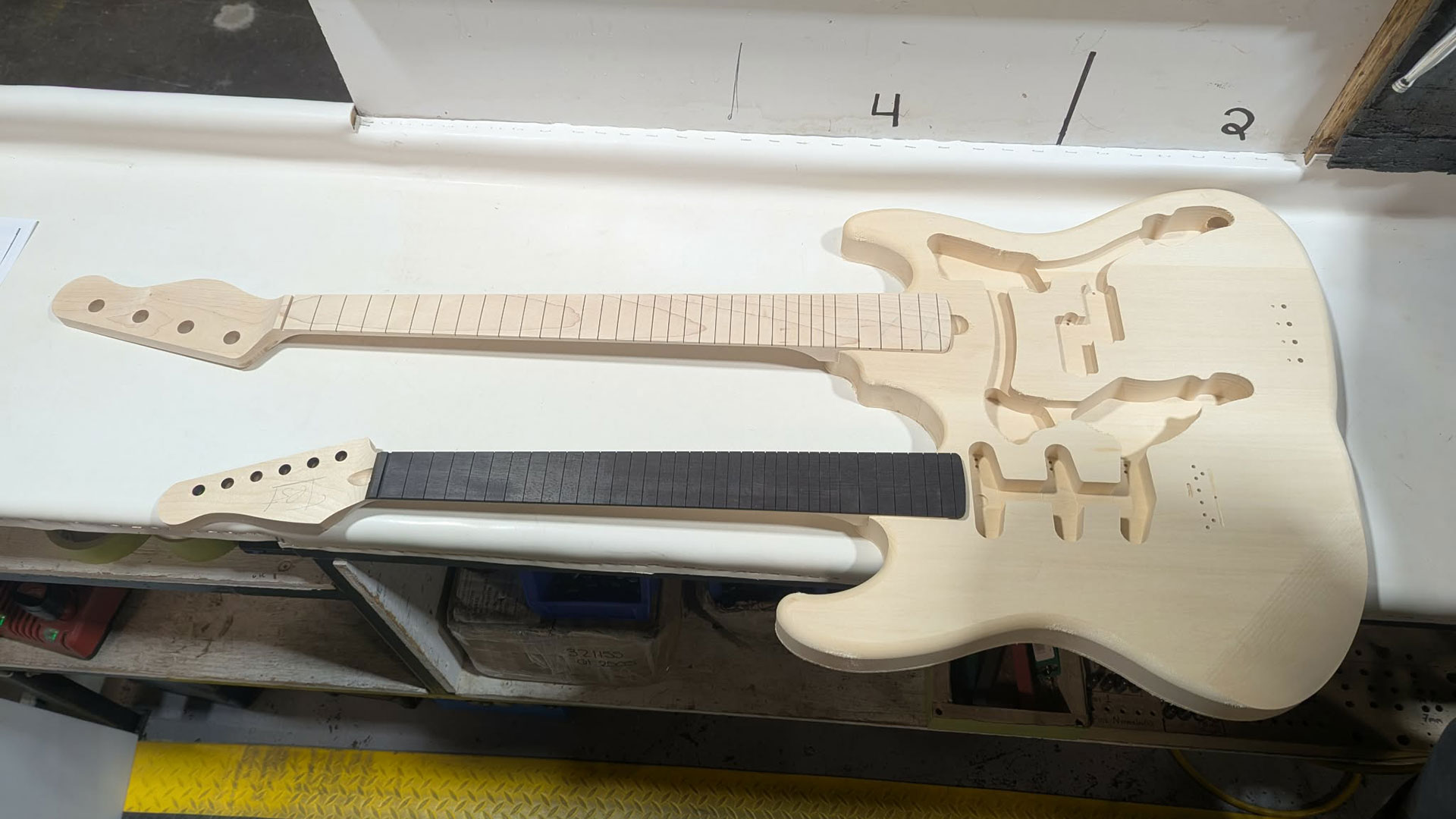 Godin's custom guitar for Angine de Poitrine