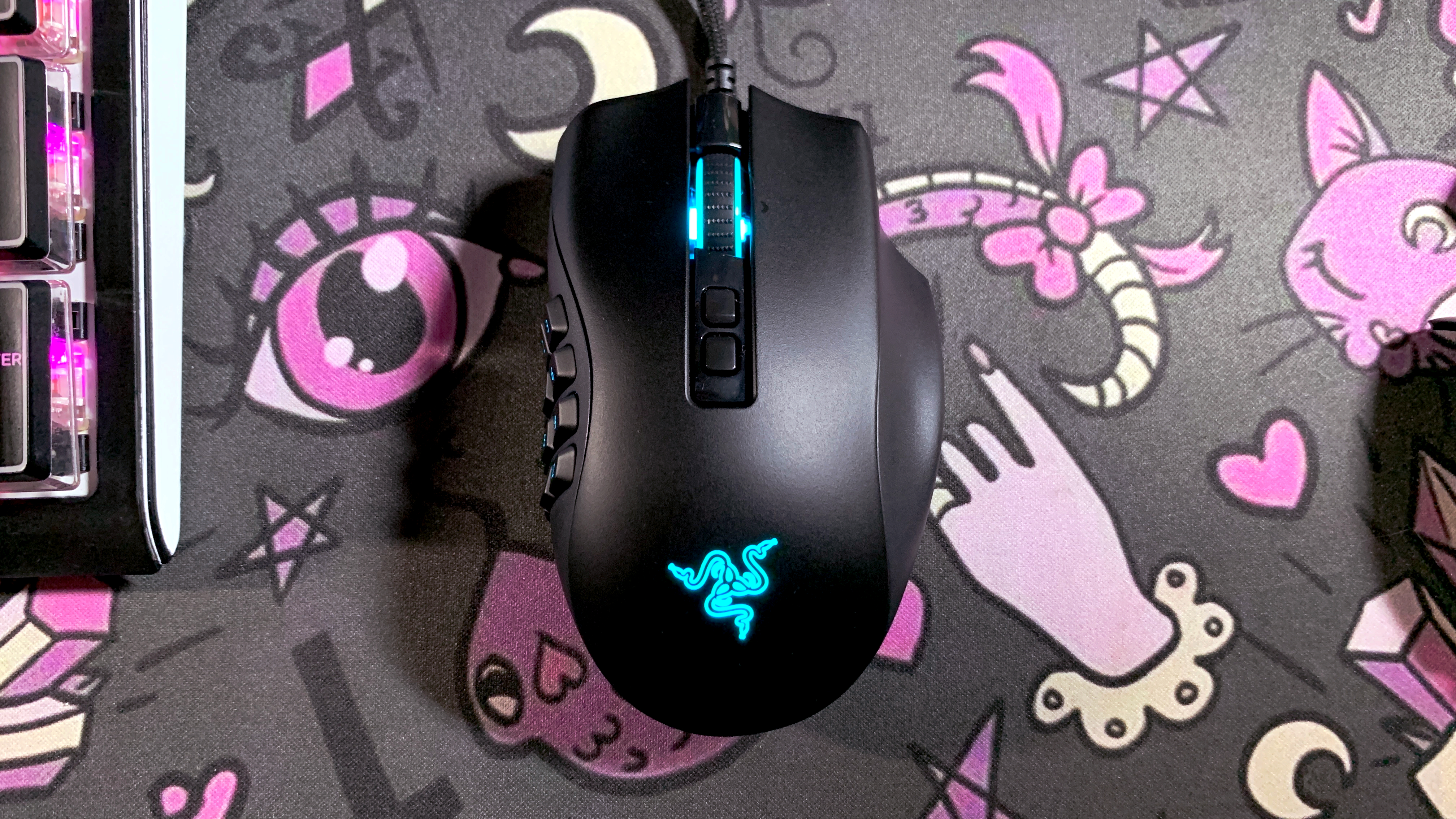 Razer Naga Pro Wireless in a gaming setup