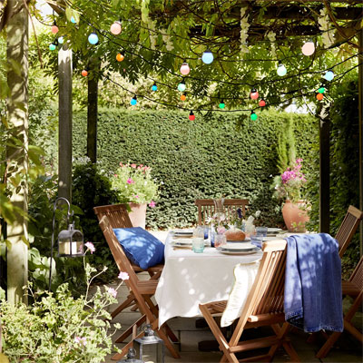 outdoor dining area with coloured festoon lights from lights4fun