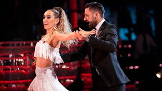 Rose Ayling-Ellis dancing the Samba with Giovanni in Strictly.