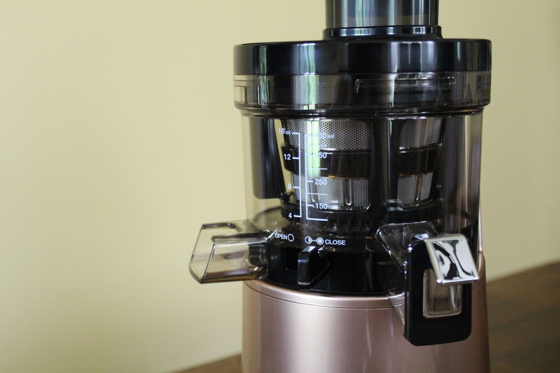 Hurom H-AA Slow Juicer
