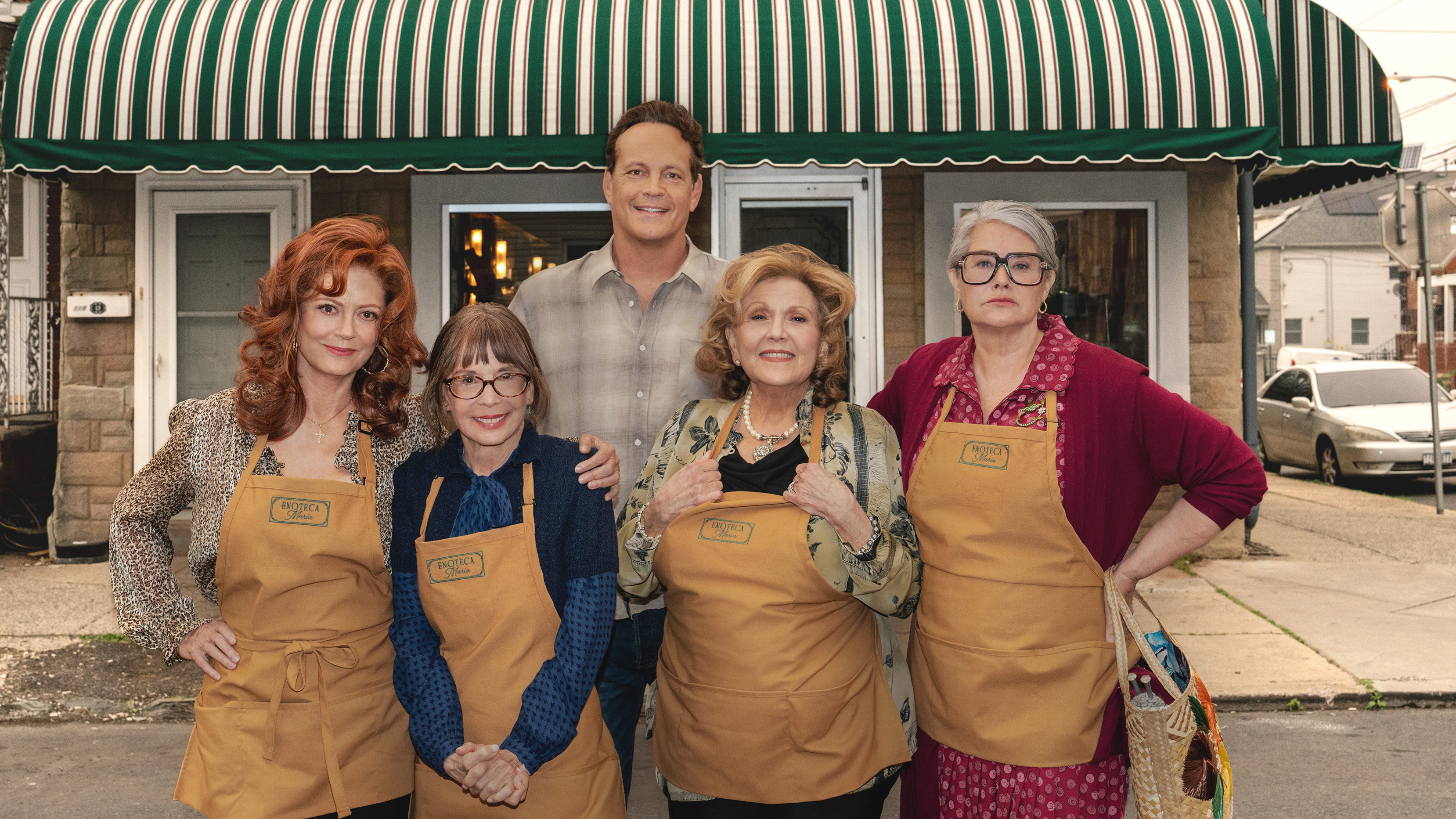 Susan Sarandon as Gia, Talia Shire as Teresa, Vince Vaughn as Joe Scaravella, Brenda Vaccaro as Antonella, and Lorraine Bracco as Roberta in Nonnas.