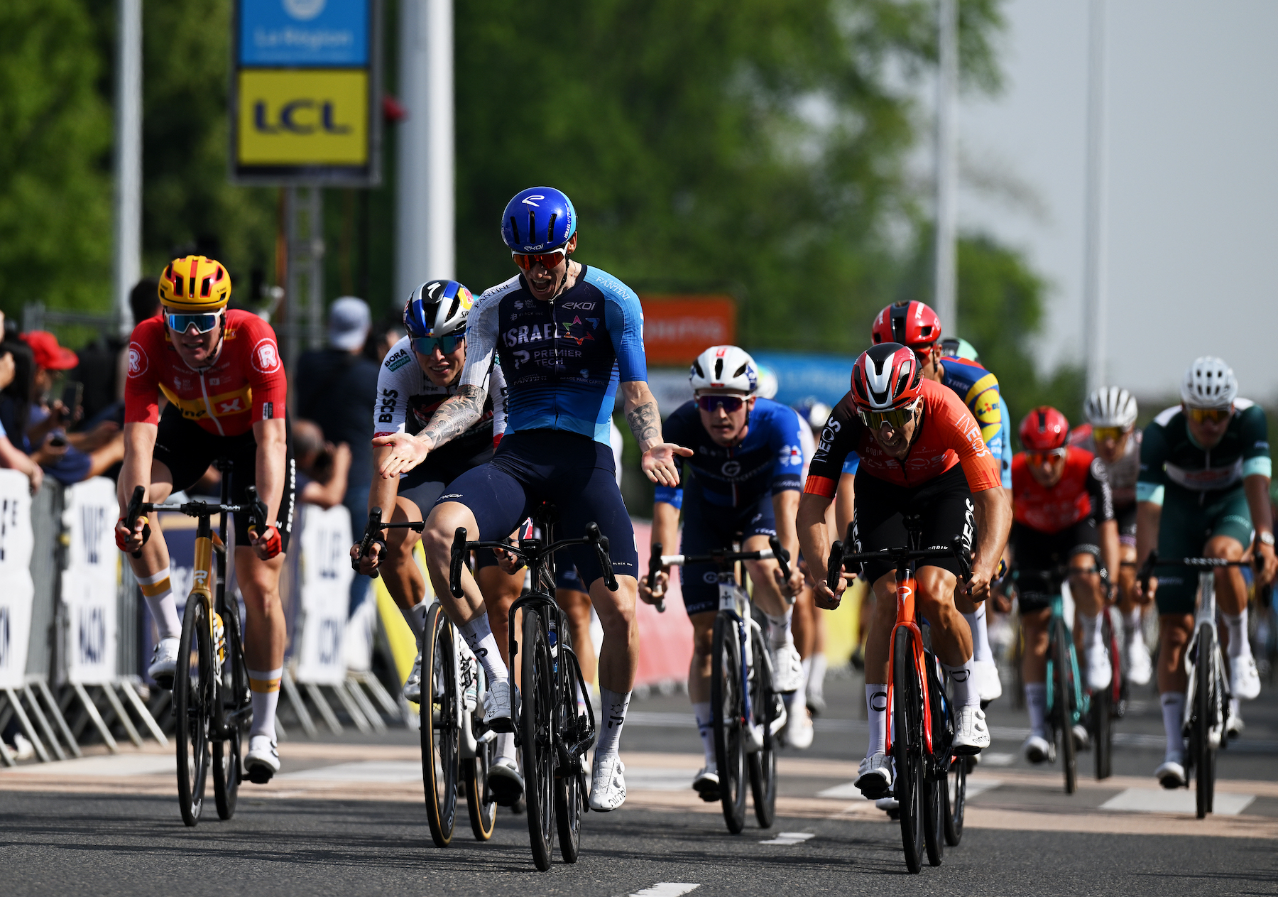 Jake Steward wins stage five Criterium du Dauphine 2025