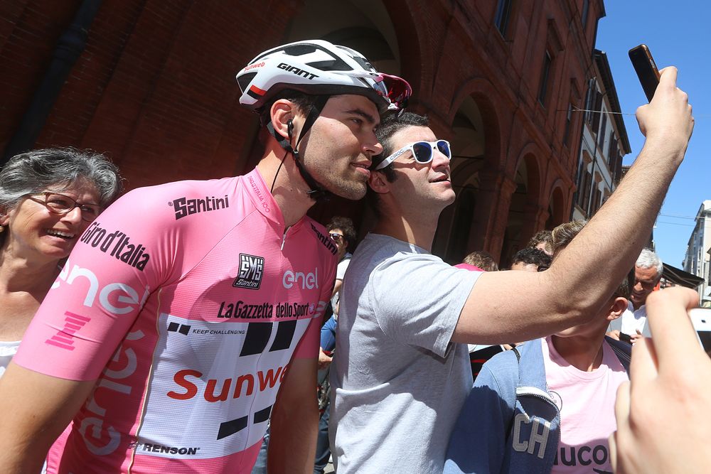 Selfie time for a fan and Tom Dumoulin
