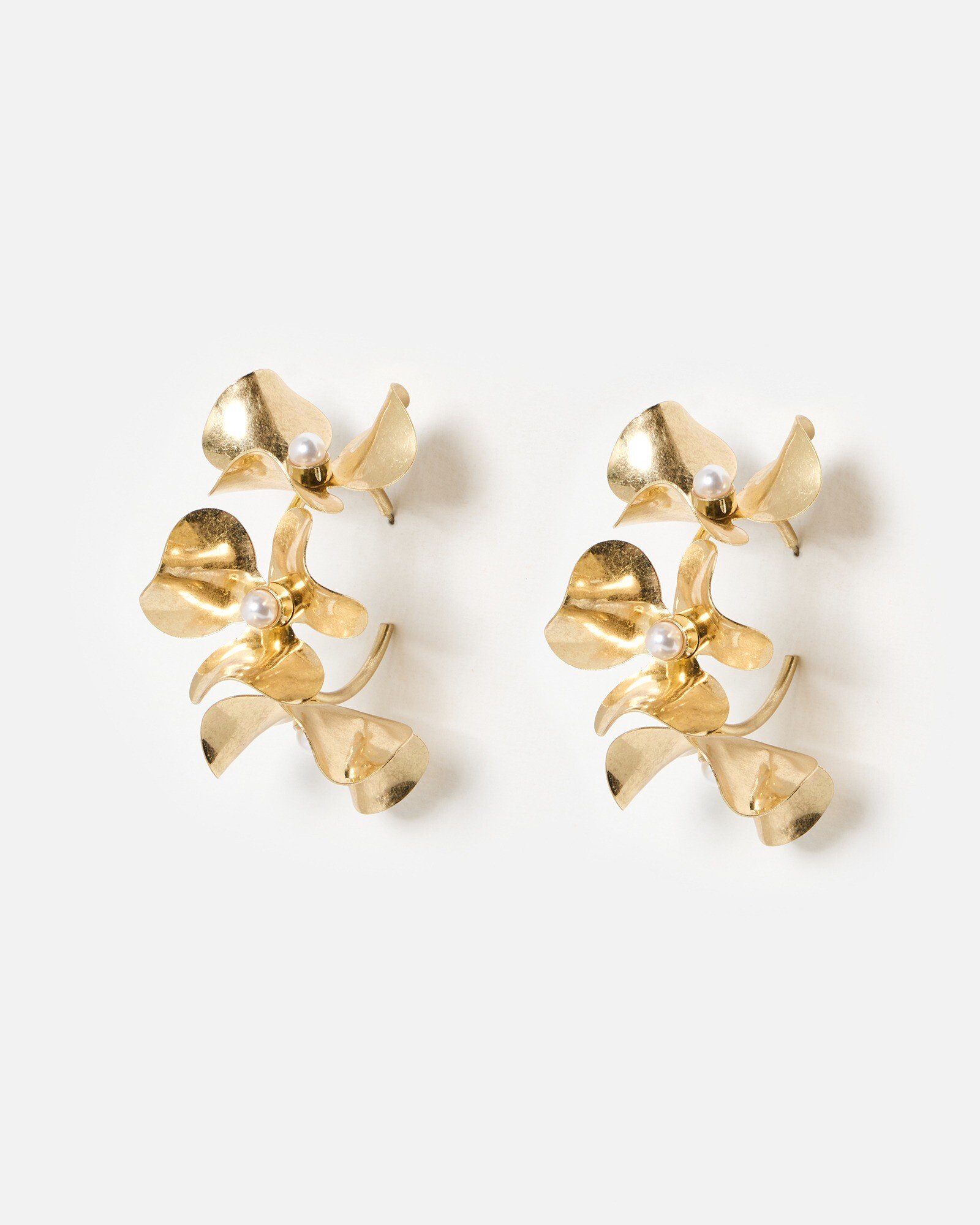 Neima Large Gold Tone Flower &amp;amp; Faux Pearl Earrings | Oliver Bonas