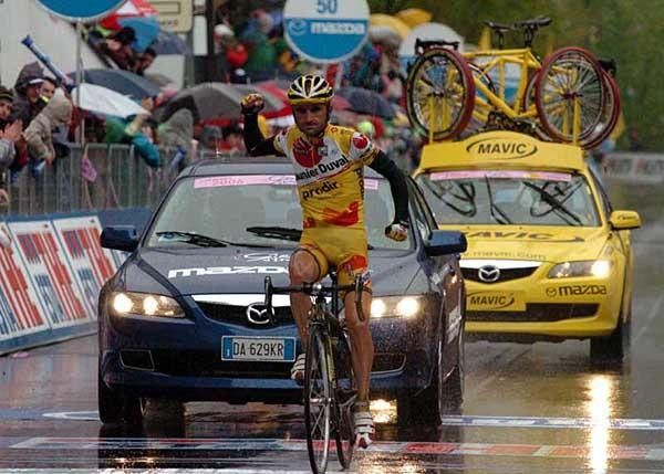 A big effort from Leonardo Piepoli to win stage 13