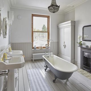 bathroom with white two basin and bathtub