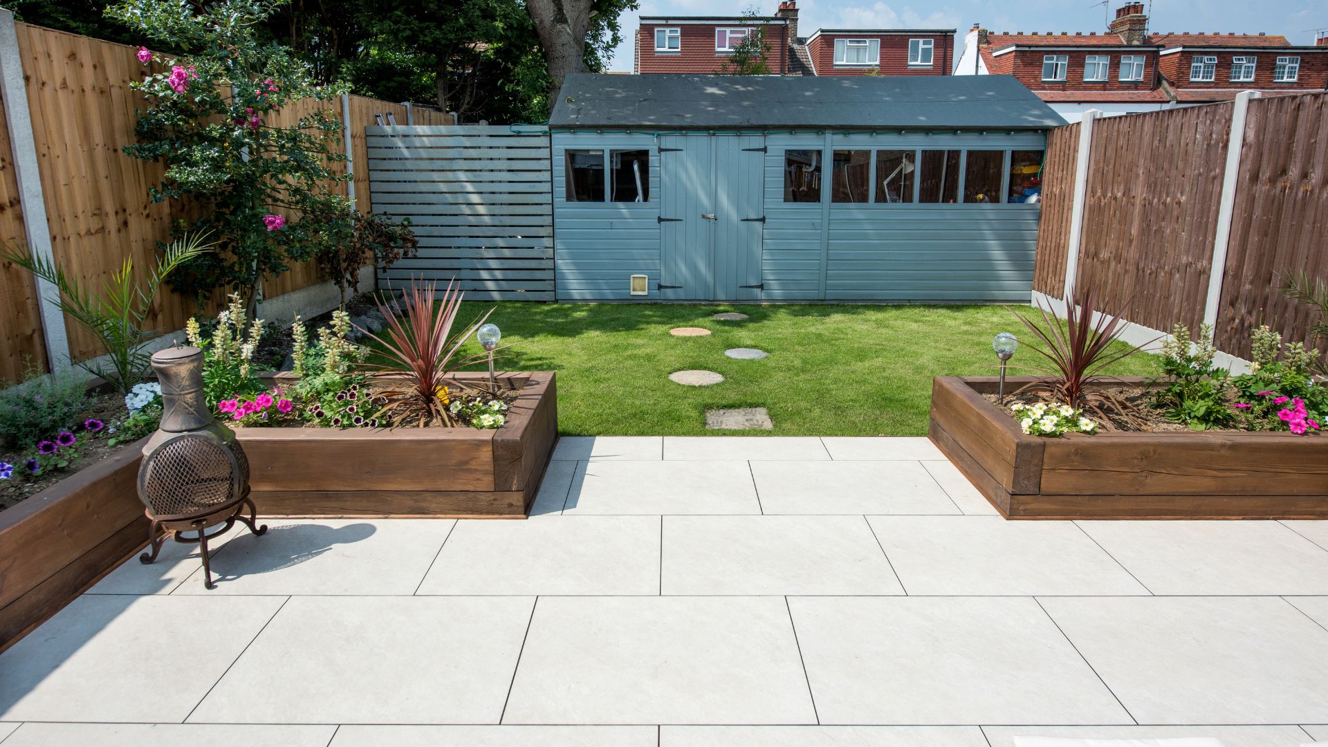 picture of patio with large slabs in uk garden