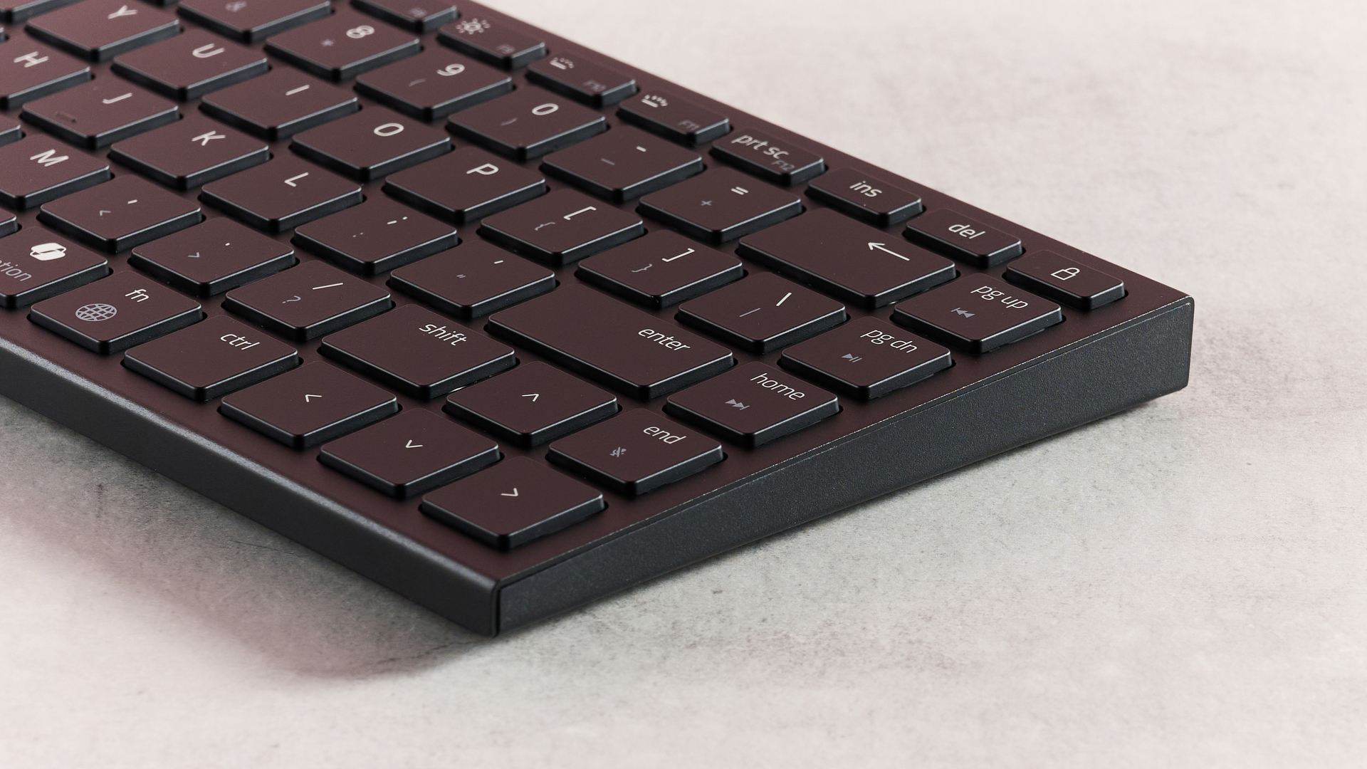 Three-quarter view of right corner of Razer Joro on desk