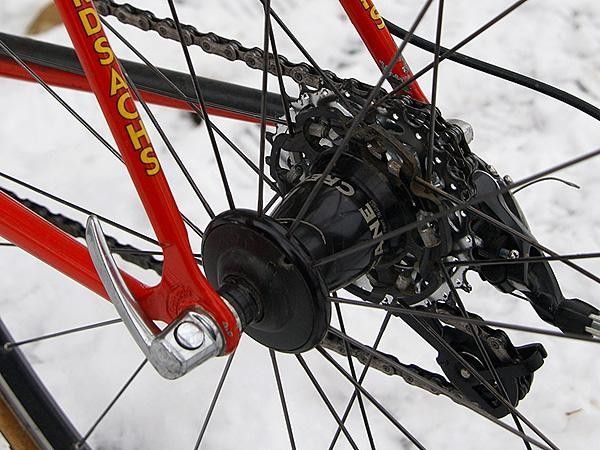 Kenzer's bike was also equipped with a now-defunct Cane Creek Volos wheelset which uses the company's unique hub flange design originally developed by Cronometro.