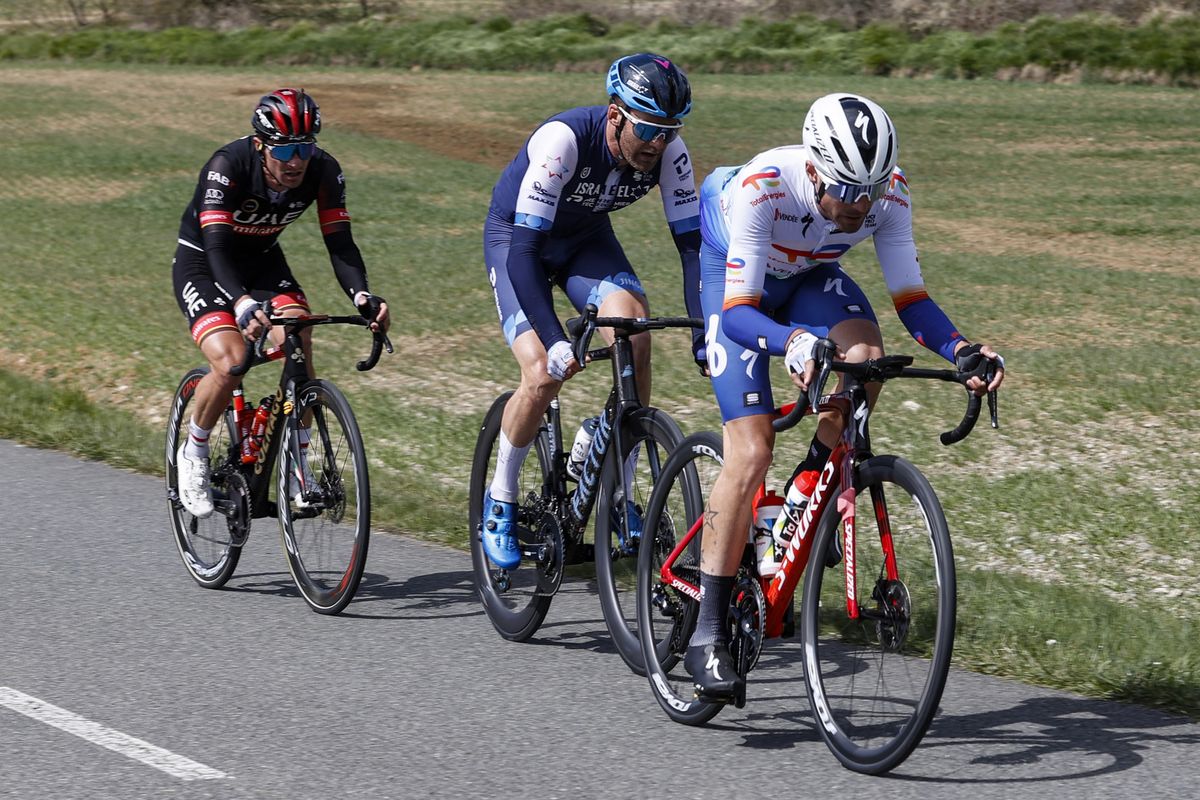 Itzulia Basque Country 2022 - 61st Edition - 3rd stage Llodio - Amurrio 181,7 km - 06/04/2022 - Jan Polanc (SLO - UAE Team Emirates) - Hugo Houle (CAN - Israel - Premier Tech) - Cristi&Atilde;&iexcl;n Rodr&Atilde;&shy;guez (ESP - Totalenergies) - photo Luis Angel Gomez/SprintCyclingAgency&Acirc;&copy;2022