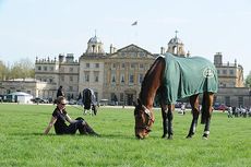 Groom Laurie Robinson relaxing in front of Badminton house with Twinkle Bee
