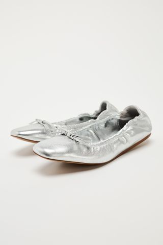 Metallic gathered ballet flats with bow detail