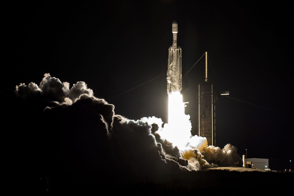 Spacex Falcon Heavy Lights Up The Sky In Incredible Launch Photos Space