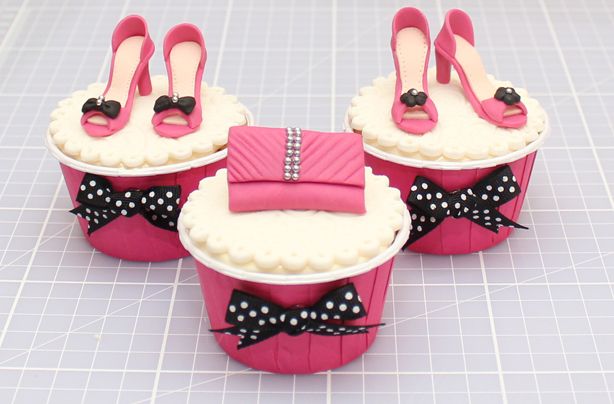 Shoes and handbag cake decorations