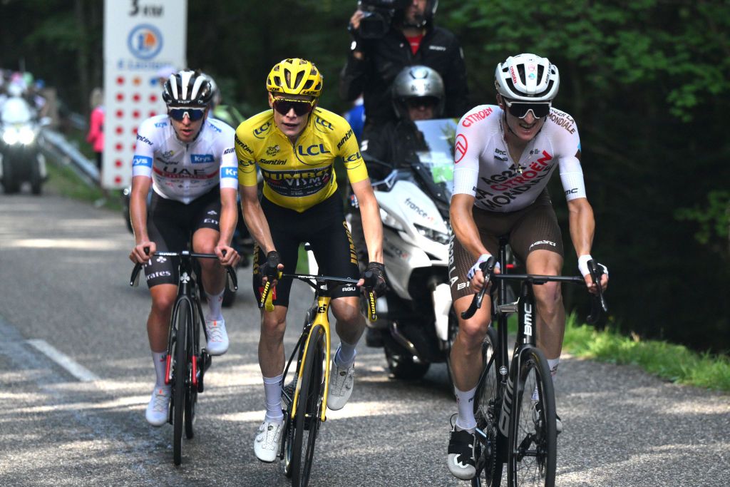 Tadej Pogačar (UAE Team Emirates), Jonas Vingegaard o(Jumbo Visma) and Felix Gall (AG2R Citro&euml;n) at the front on the final climb