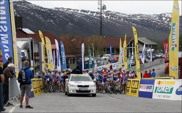 There's still snow on the mountains near the start line in Geilo.