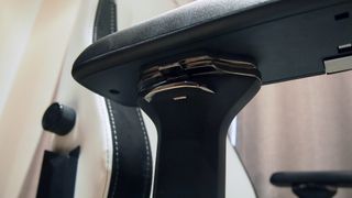 Secretlab Titan Evo 2022 XL gaming chair's armrest mechanism