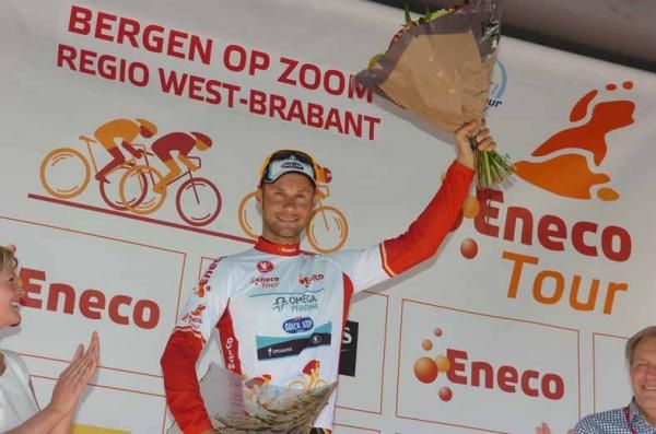 Tom Boonen (Omega Pharma-QuickStep) in the leader's jersey.