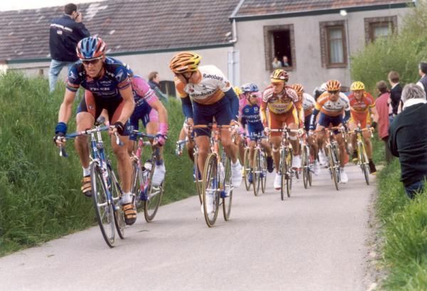 Armstrong on the attack. Spot a young Vino in Casino colours in the background