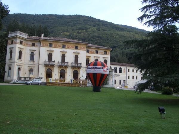 Casa dei Cedri has to be the most spectacular place I've ever had to pick up a race number from!