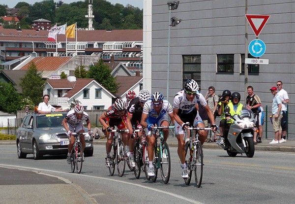Kurt-Asle Arvesen heads up the break en route to victory.