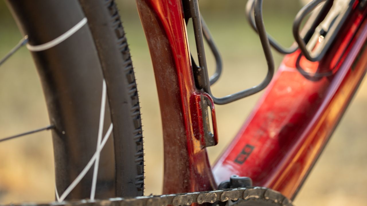 Trek Checkpoint SL 6 eTap seatpost cutaway