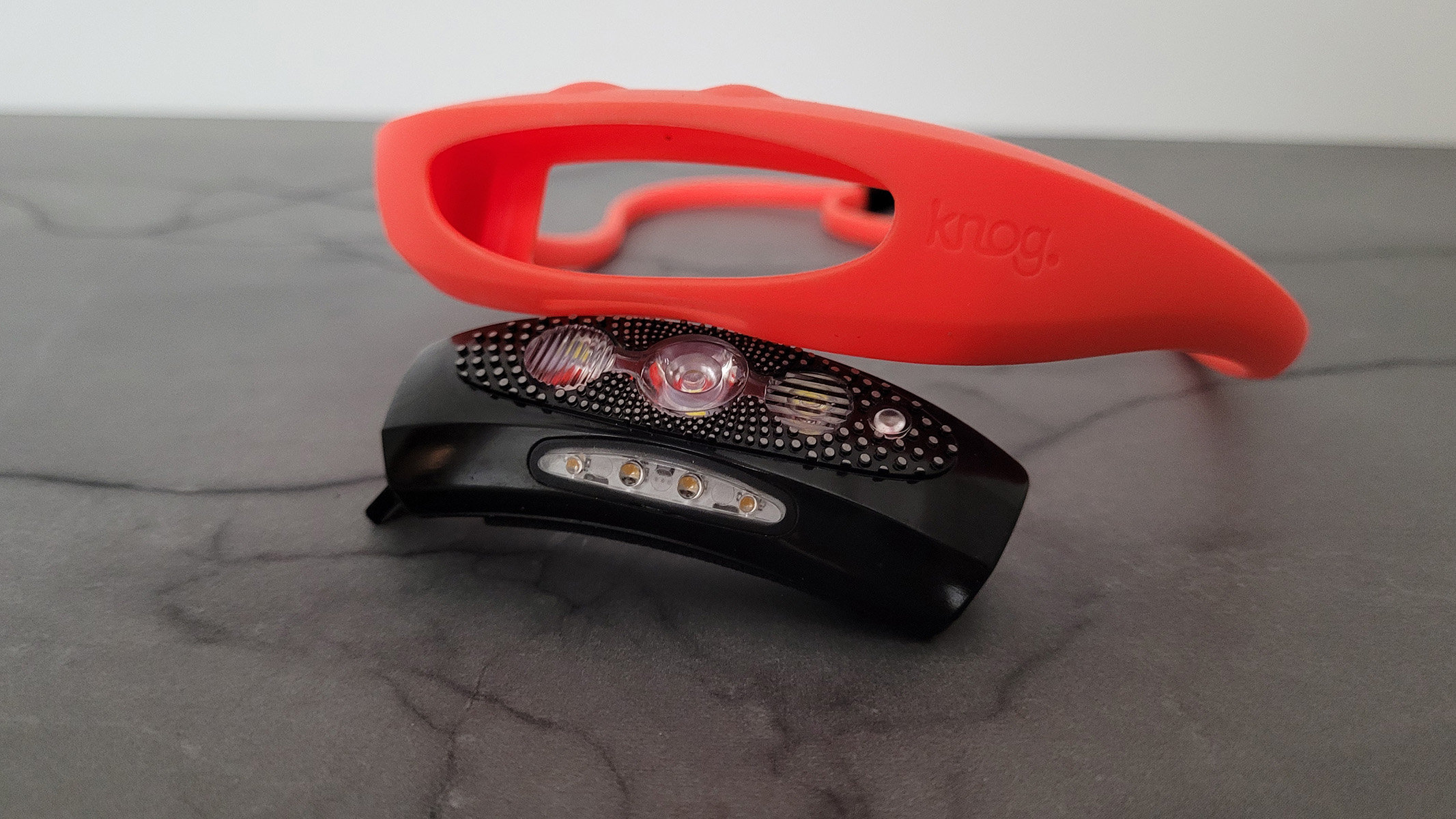Review image of the Knog Bilby its accompanying light pod.