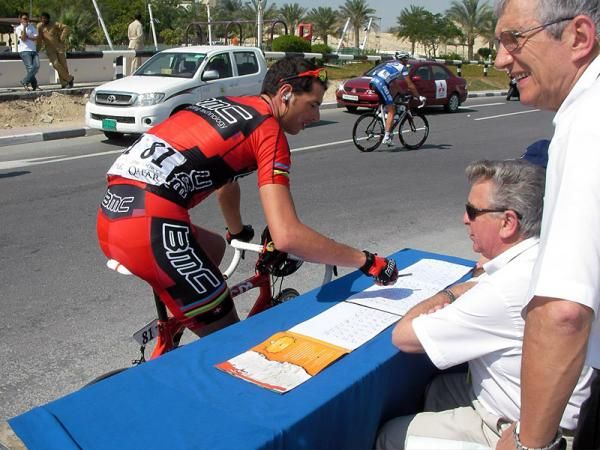 Alessandro Ballan (BMC) signs box number 81.