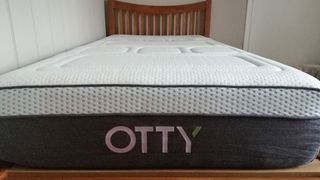 Otty Pure mattress, shot from low angle