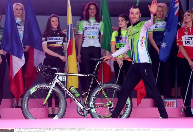 Ivan Basso (Cannondale) waving to the Belfast crowd