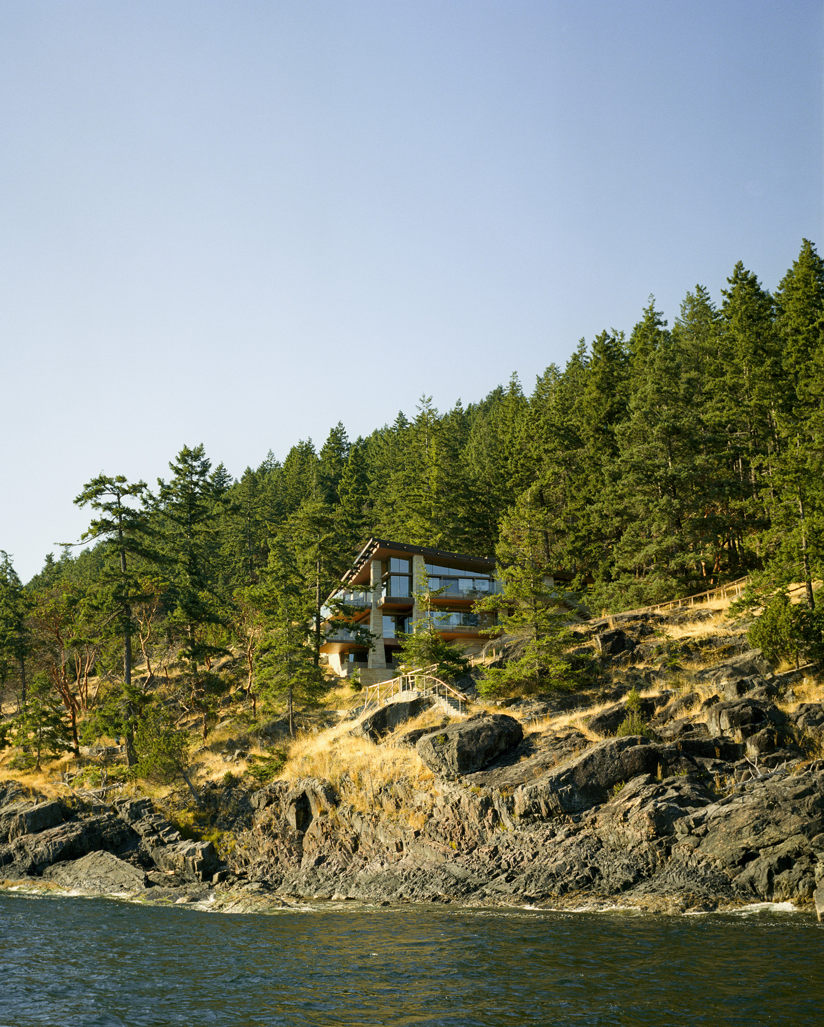 timber home in the woods by canadian architect Daniel Evan White