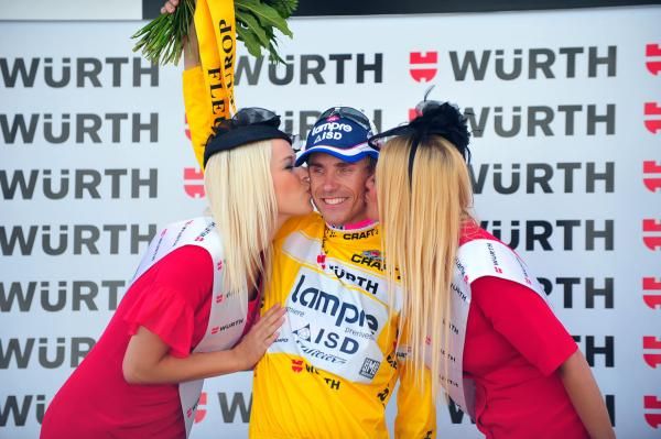 Cunego was all smiles as he got the kisses