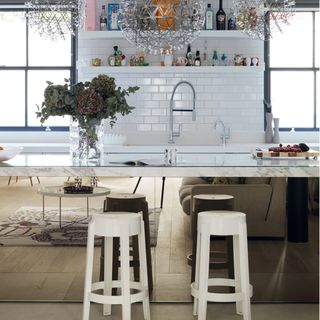 Kitchen with mirrored counter