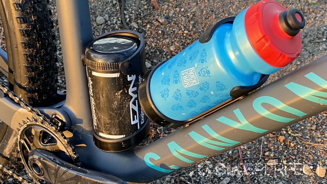 Canyon Lux Trail CF8 can fit two bottles in the main triangle