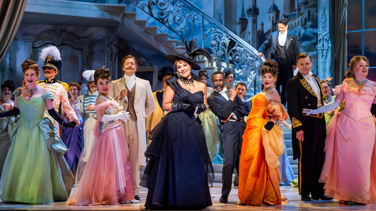 Cast of The Merry Widow on stage at Glyndebourne.