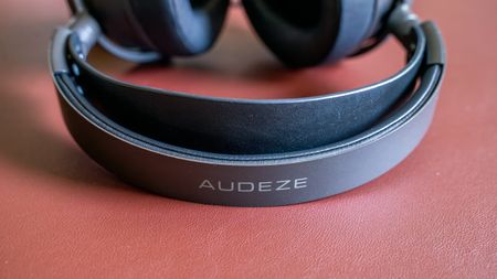 Audeze Maxwell on a burgundy mat